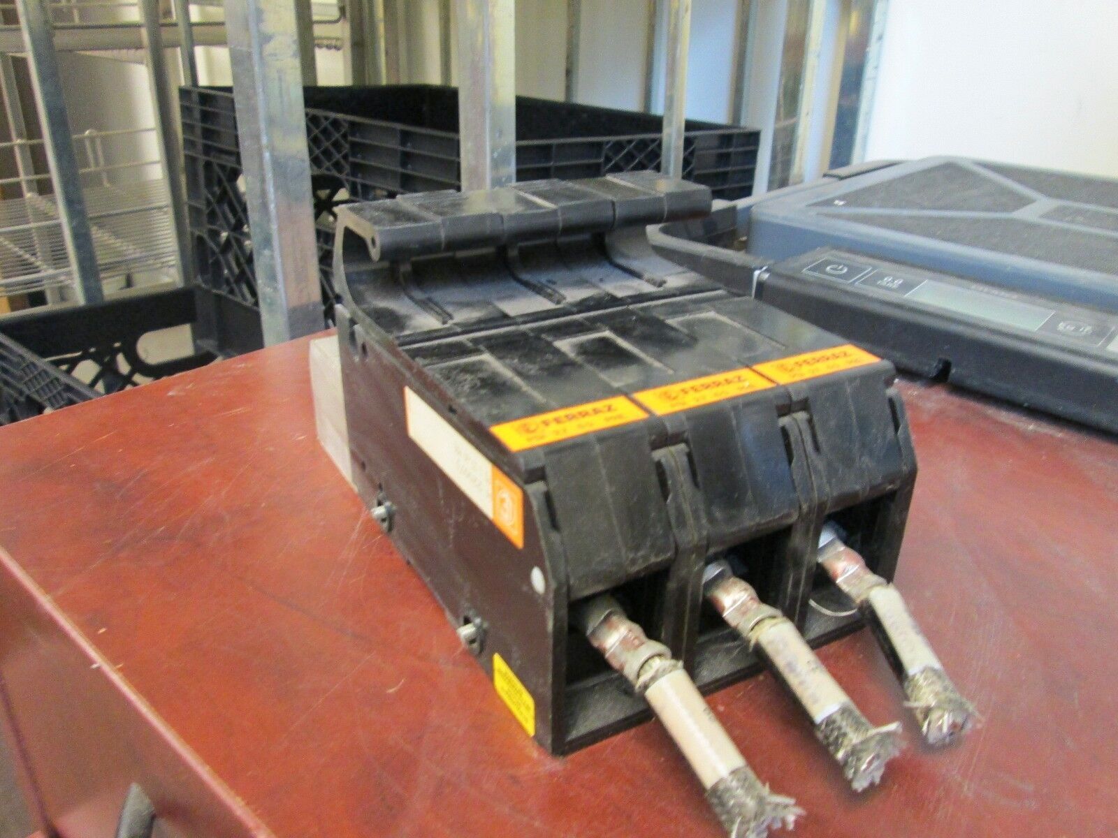 Ferraz Shawmut Pullout Fuse Block PSI 27.60 PRE 125A 500V 3P Used