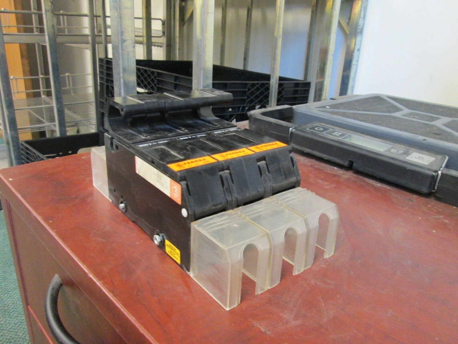 Ferraz Shawmut Pullout Fuse Block PSI 27.60 PRE 125A 500V 3P Used