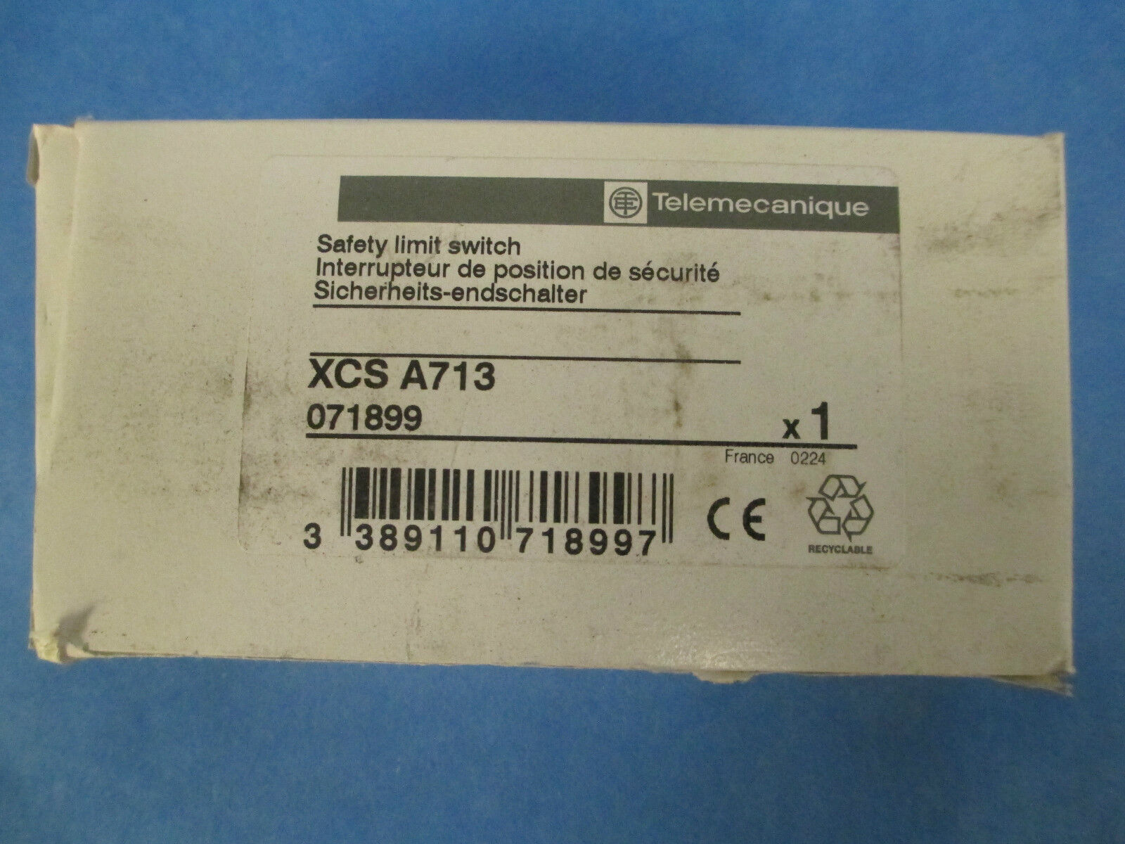Telemecanique XCS-A713 Safety Limit Switch New Surplus
