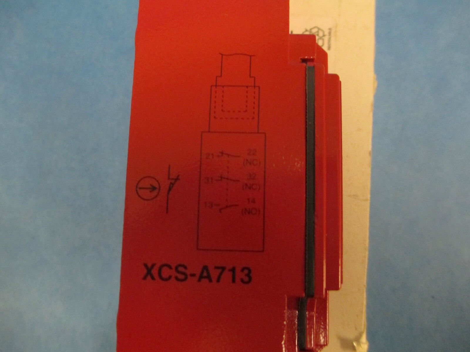 Telemecanique XCS-A713 Safety Limit Switch New Surplus