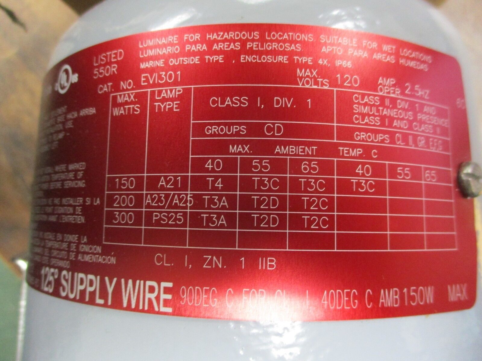 Cooper Crouse-Hinds Explosion Proof Incandescent Lighting Fixture EVI301 150W