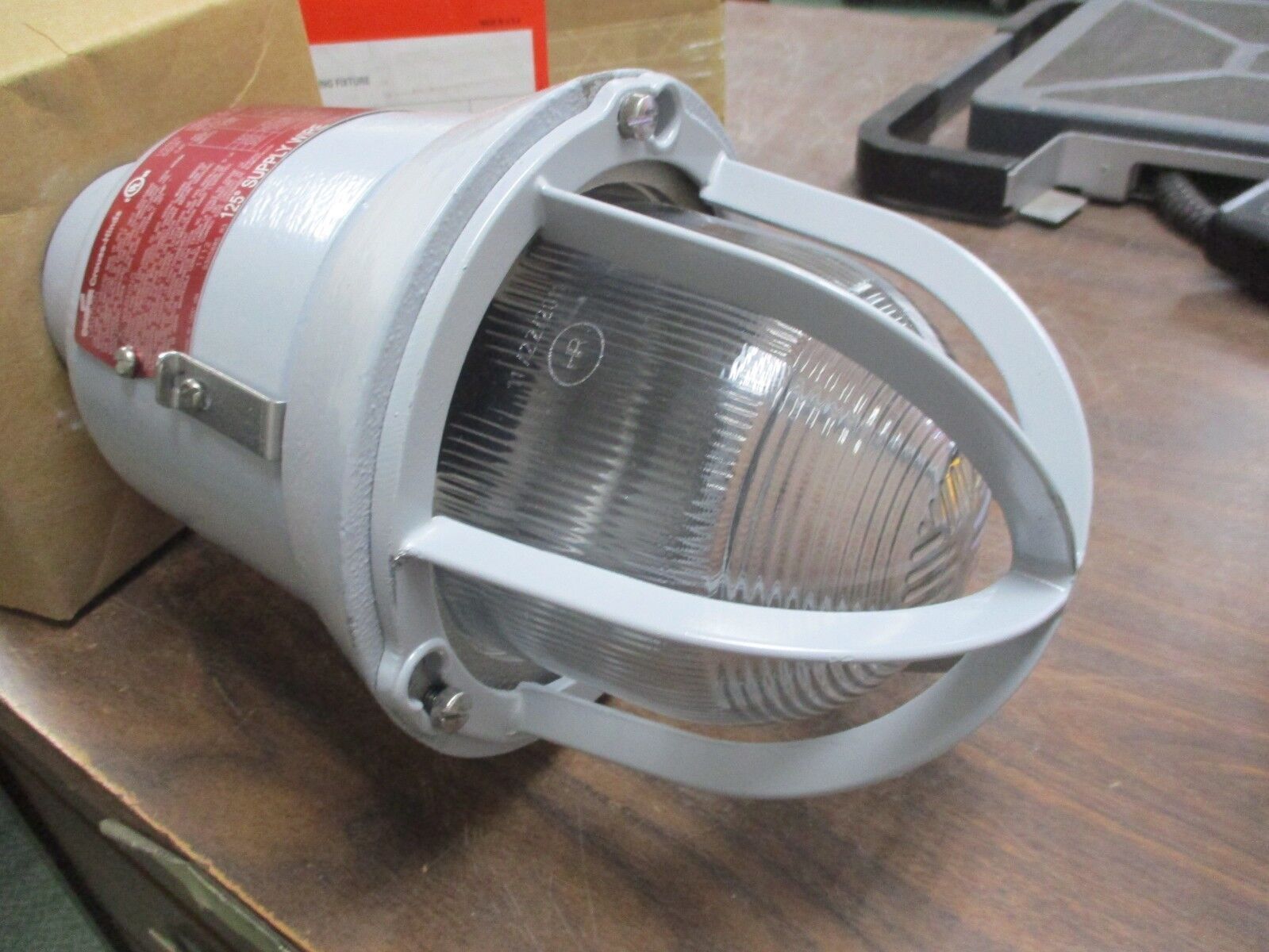 Cooper Crouse-Hinds Explosion Proof Incandescent Lighting Fixture EVI301 150W