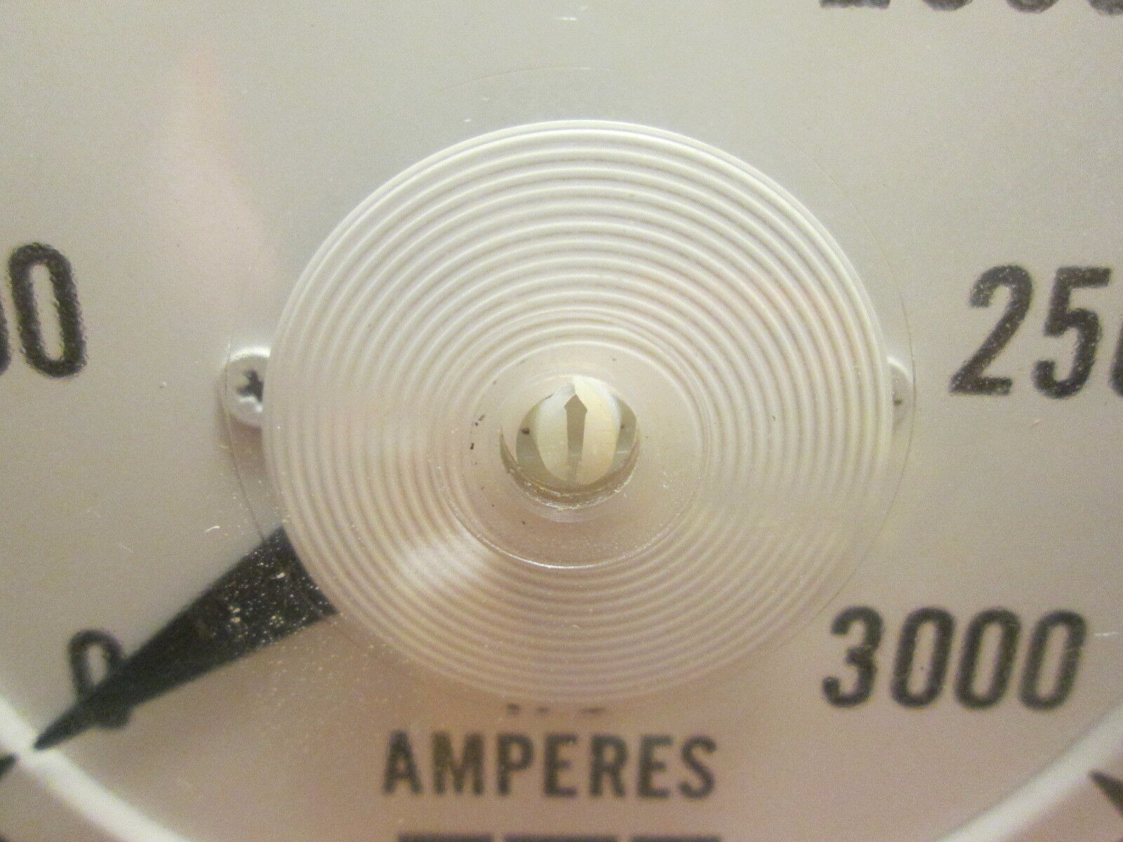 GE Ammeter 103131LSUA7PLY, Range: 0-3000A AC *Missing Center Screw* Used