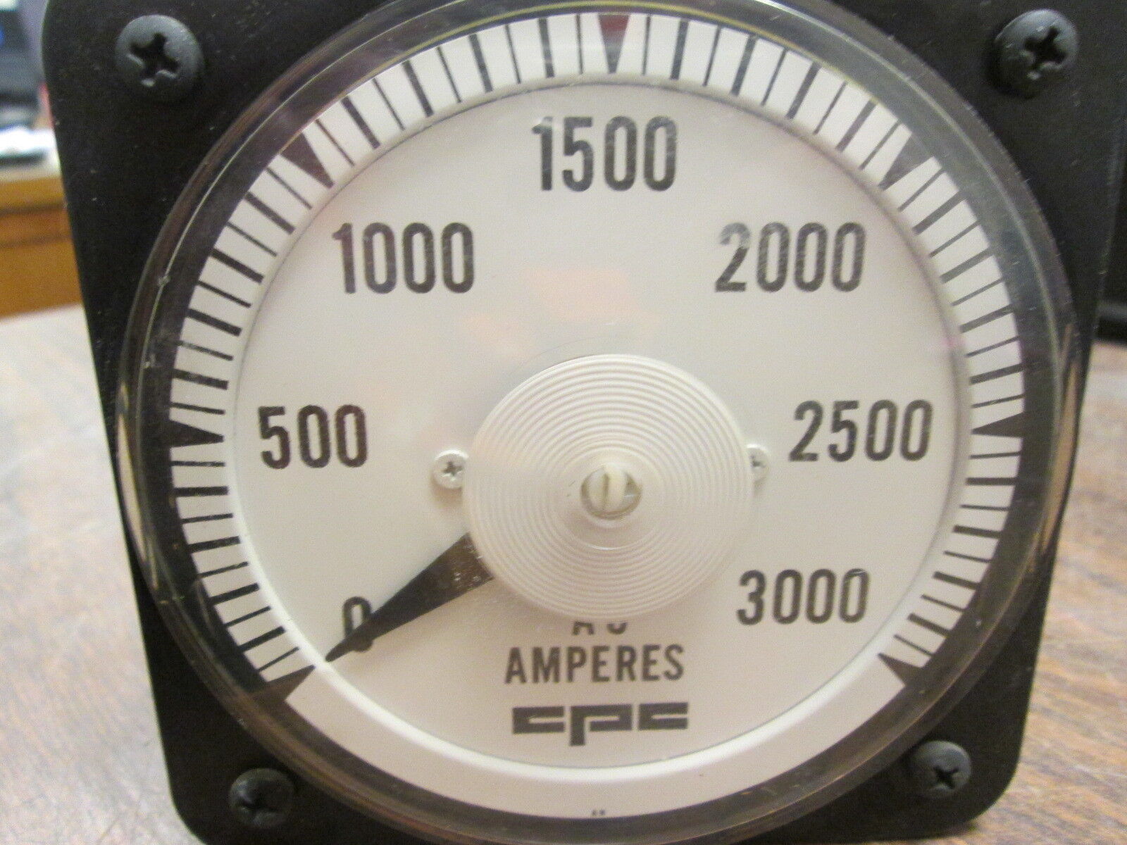 GE Ammeter 103131LSUA7PLY, Range: 0-3000A AC *Missing Center Screw* Used