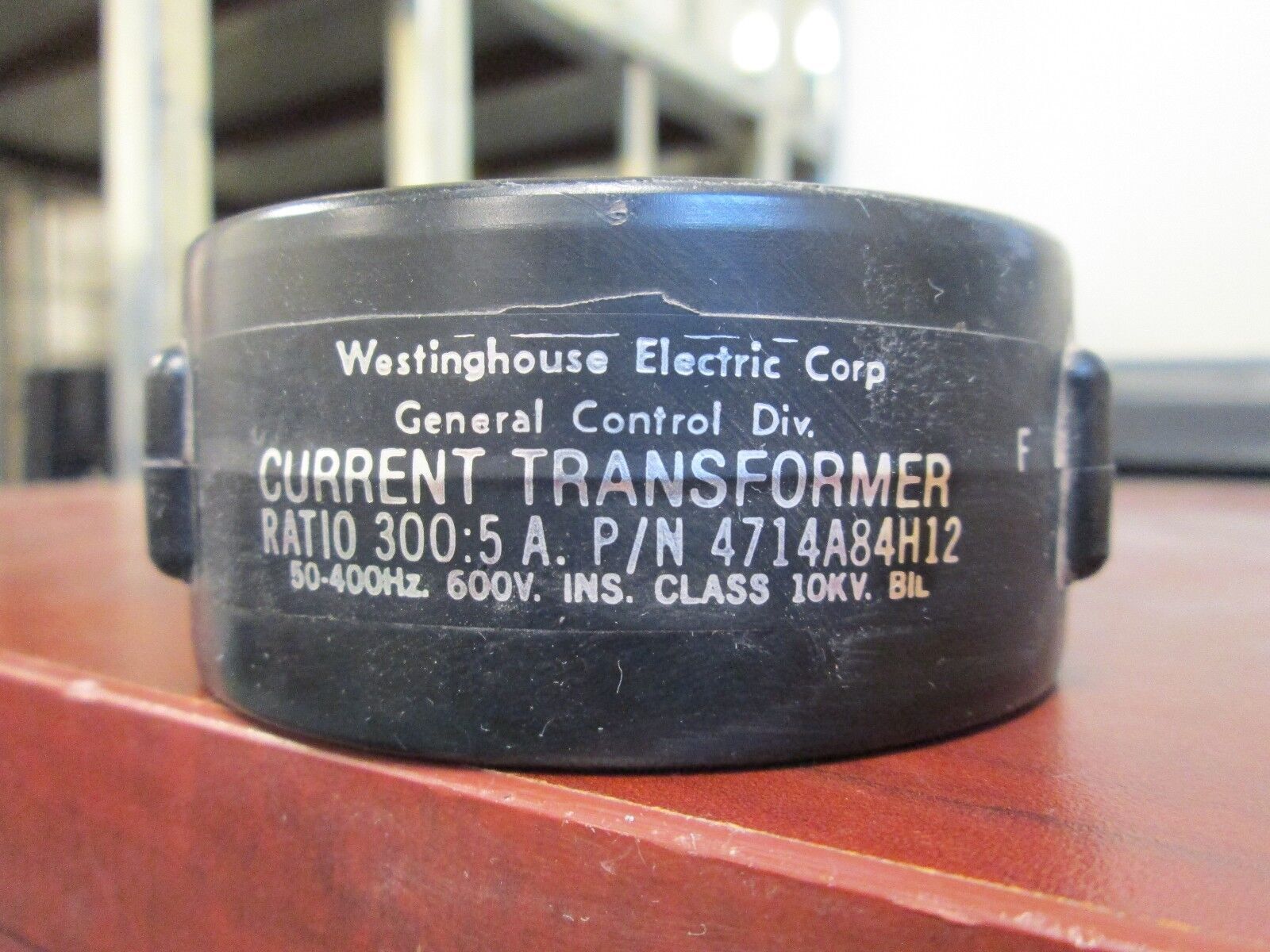 Westinghouse Current Transformer 4714A84H12 Ratio 300:5A BIL 10KV 50-400Hz Used