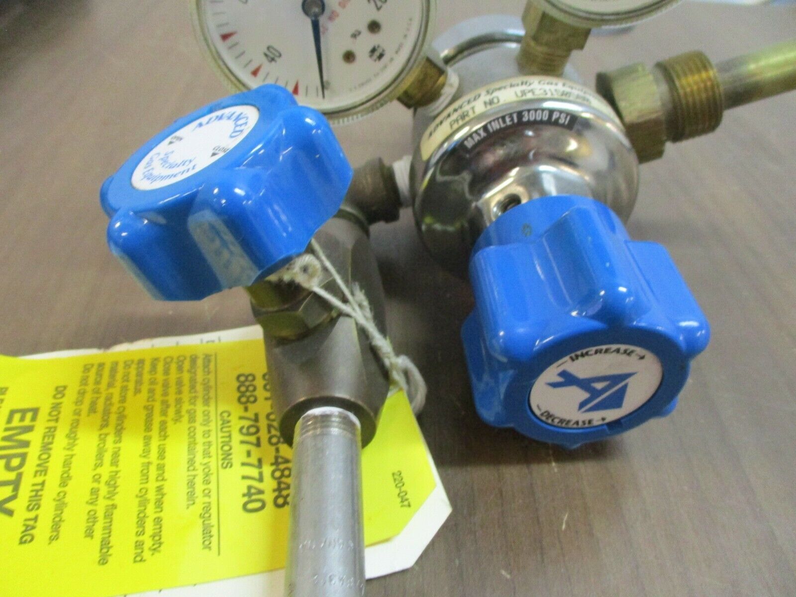 Advanced Specialty Gas Equipment Gas Regulator UPE3150580 3000 PSI Used