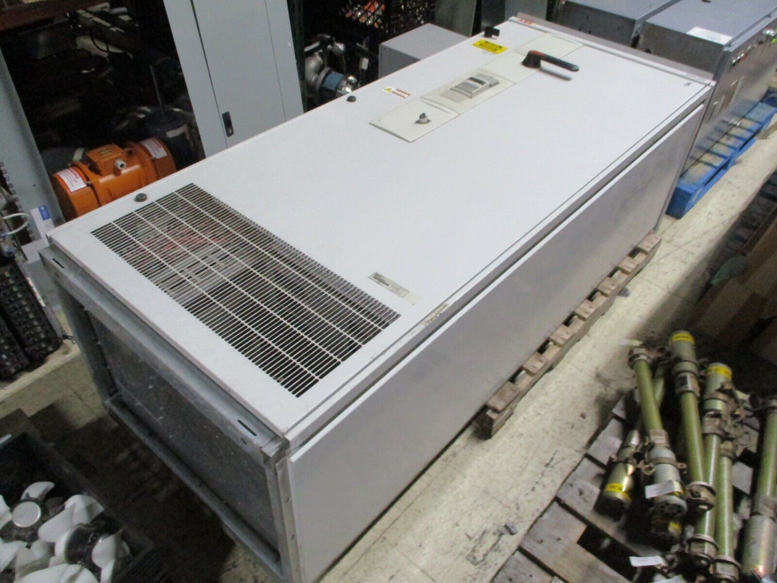 ABB ACH400 AC Drive ACH402621032 200HP 3Ph w/ Keypad Used