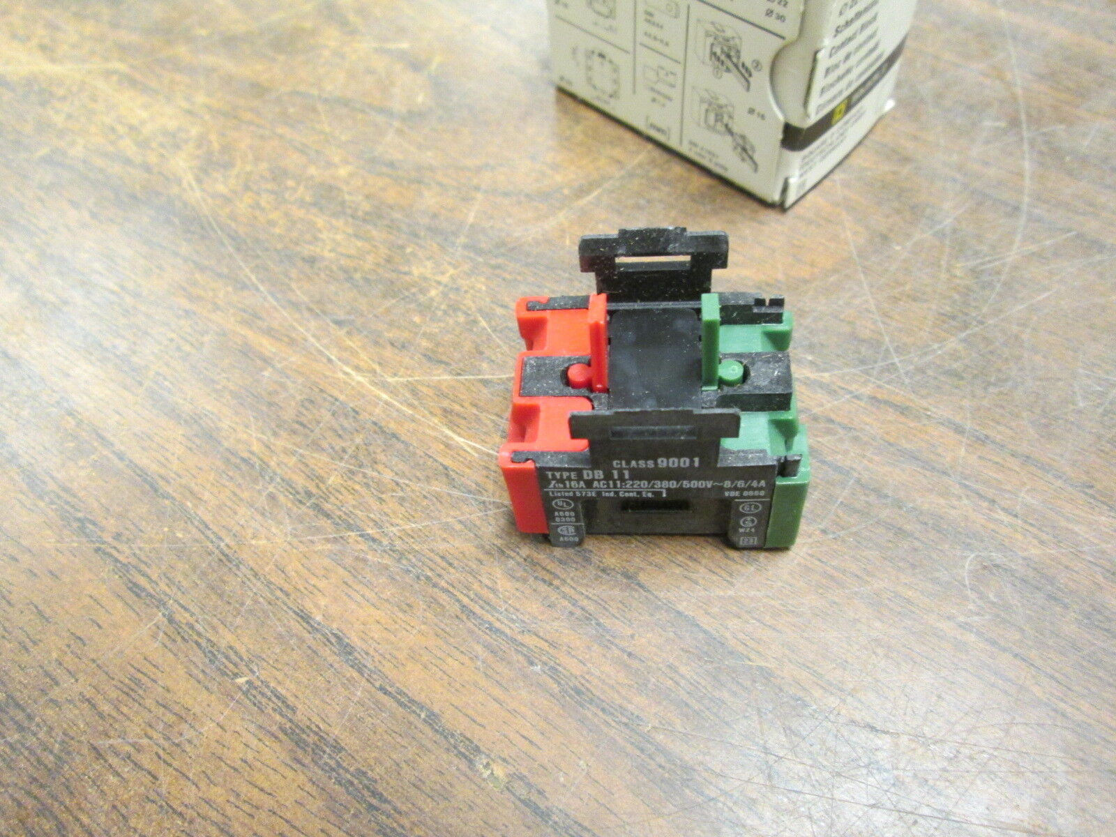 Square D Contact Block 9001 DB11 Used