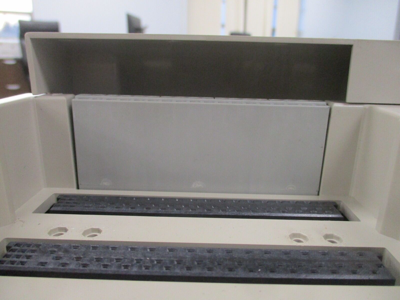 Emerson Ovation Process Control Base 1B30035H01 Rev. 05 w/ Terminal Cover Used