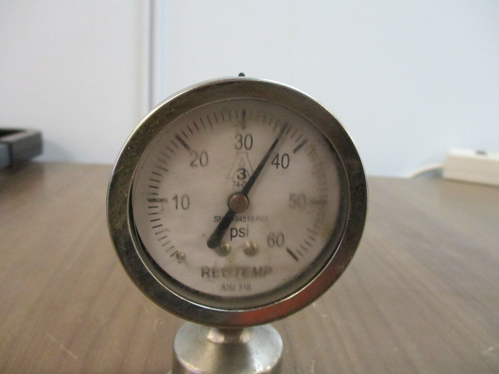 Reotemp Pressure Gauge SG25ATC15P17 60PSI Used