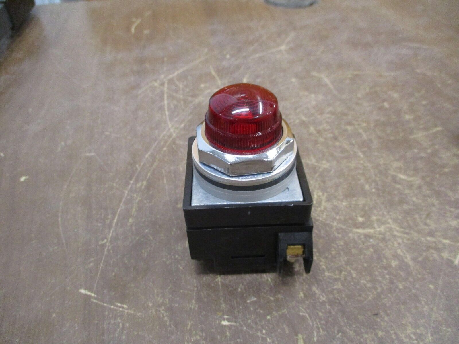 GE Oiltight Indicator Light CR104PLG43R 240V Red Lens *Box of 2* New Surplus