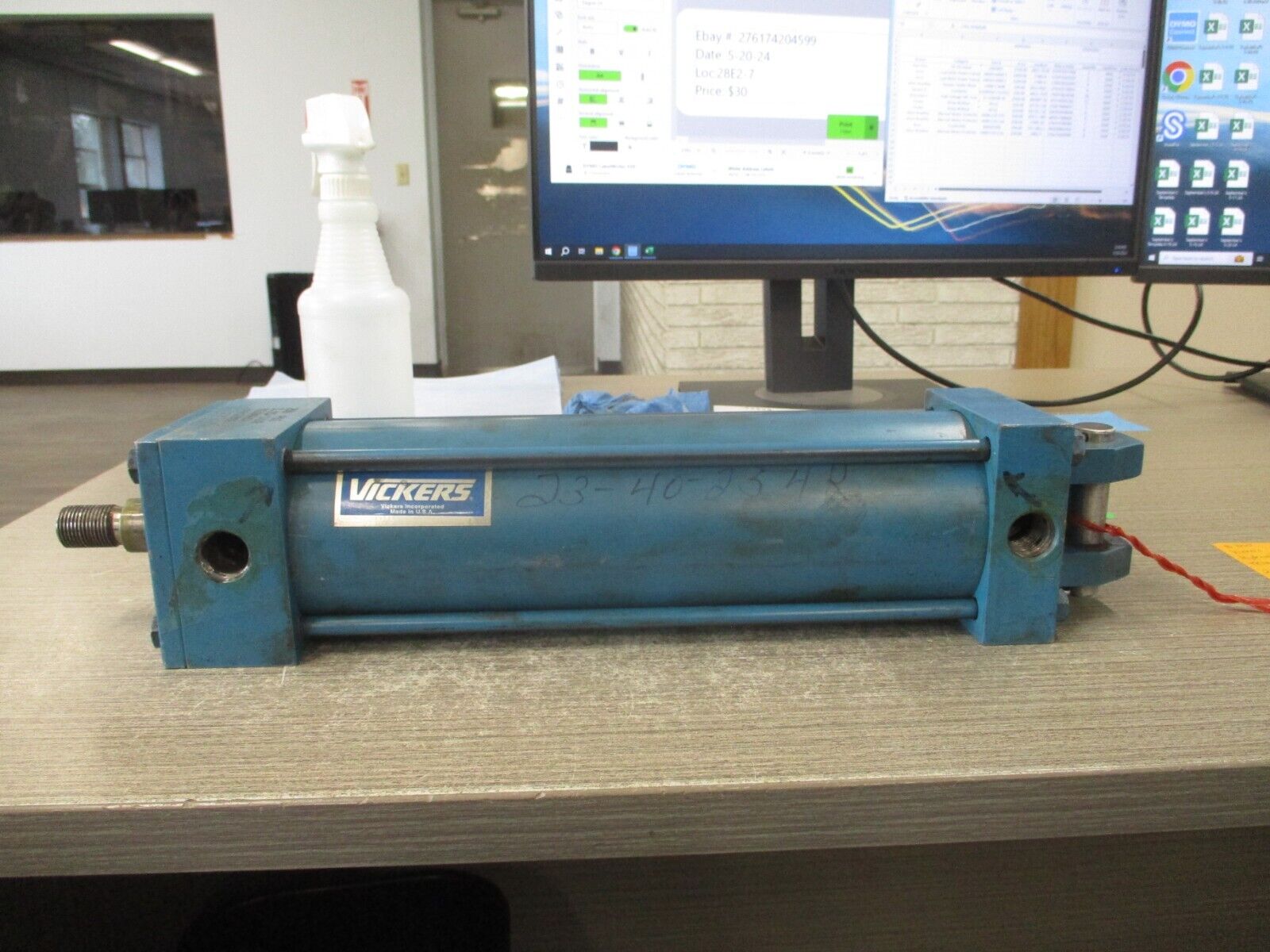 Vickers Hydraulic Cylinder TE10GACA 1AA10000 250 PSI 3.25/1X10 Used