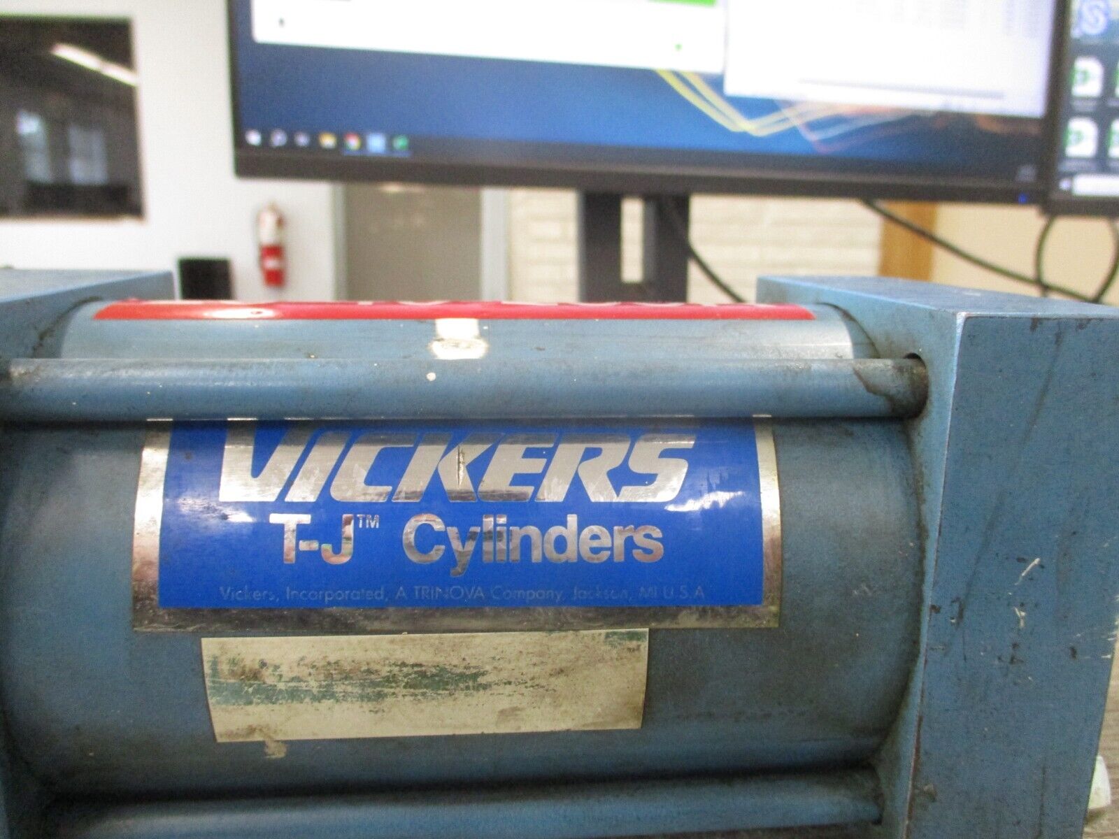 Vickers T-J Hydraulic Cylinder 23-40-253R Used