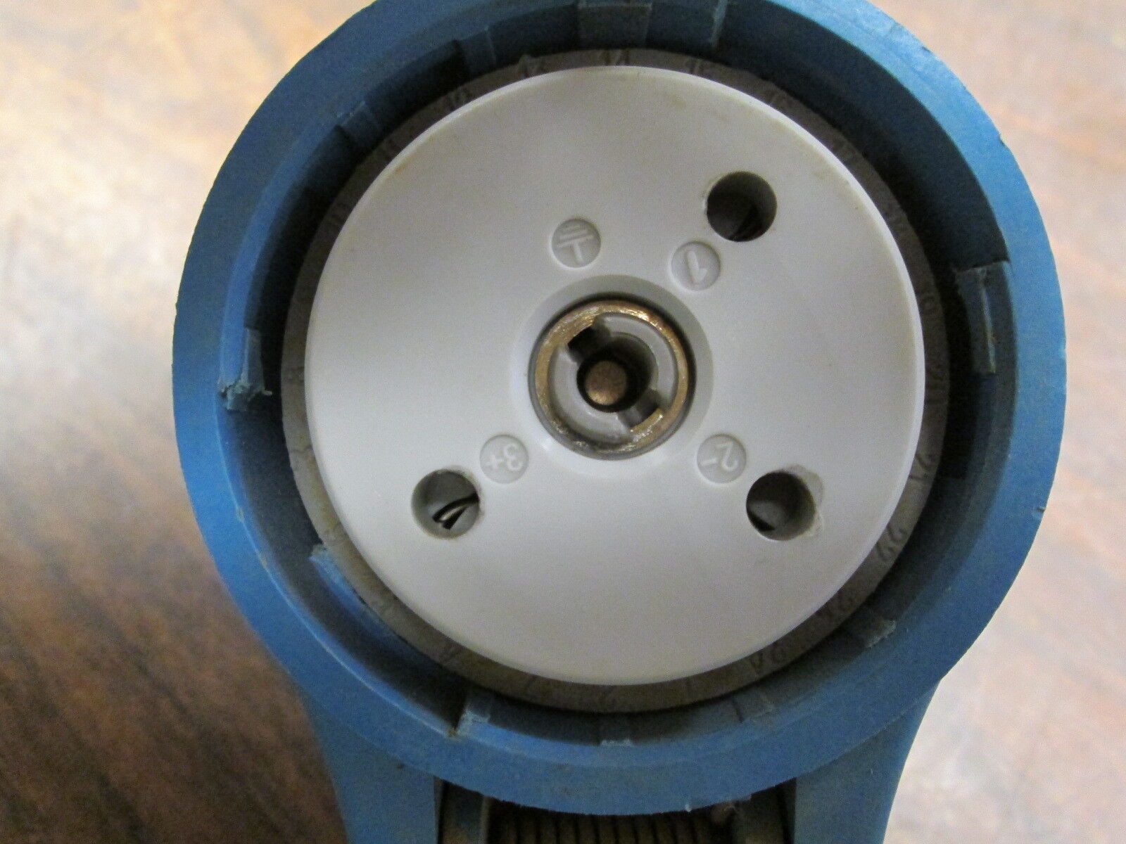 Meltric DS20 Receptacle 33-14143-824 20A 600V Type 3R *Chipped Corner* Used