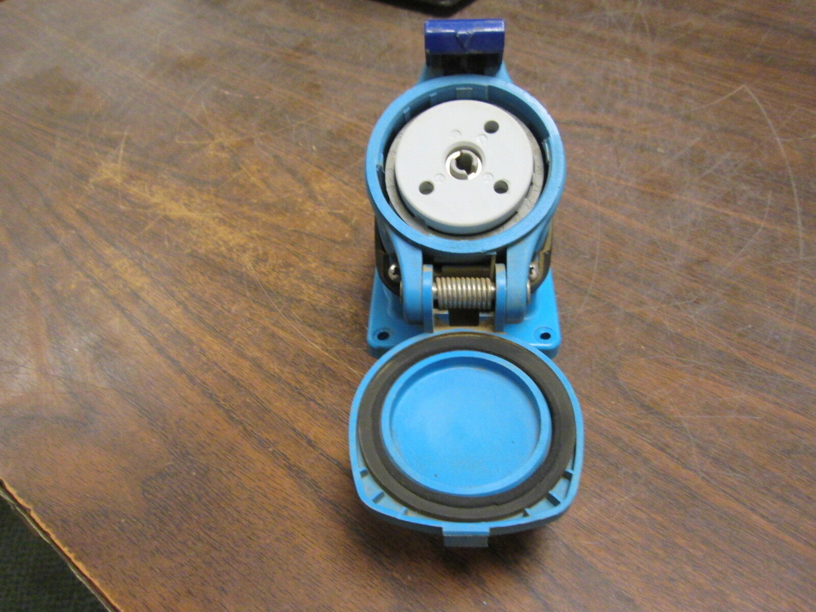 Meltric DS20 Receptacle 33-14143-824 20A 600V Type 3R *Chipped Corner* Used