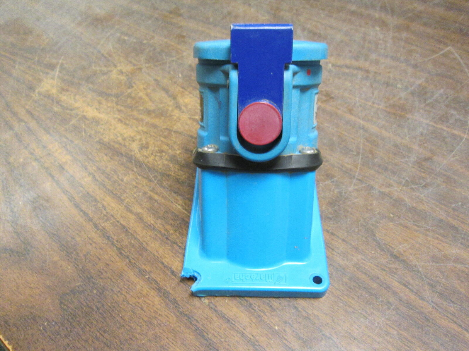 Meltric DS20 Receptacle 33-14143-824 20A 600V Type 3R *Chipped Corner* Used