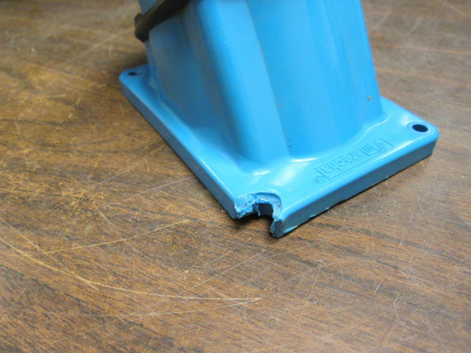 Meltric DS20 Receptacle 33-14143-824 20A 600V Type 3R *Chipped Corner* Used