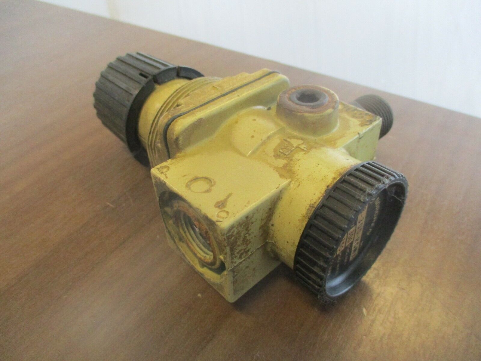 Norgren Regulator R08-300-RGMA Inlet: 300PSIG Outlet: 150PSIG 175°F Used