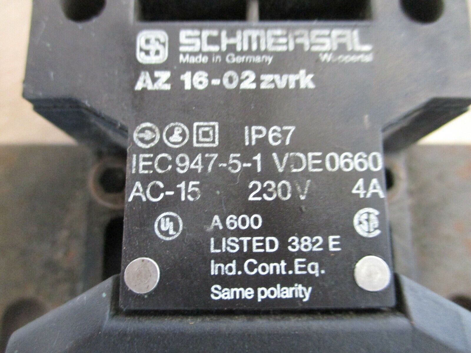 Schmersal Safety Interlock Switch AZ 16-02zvrk 230V 4A Used