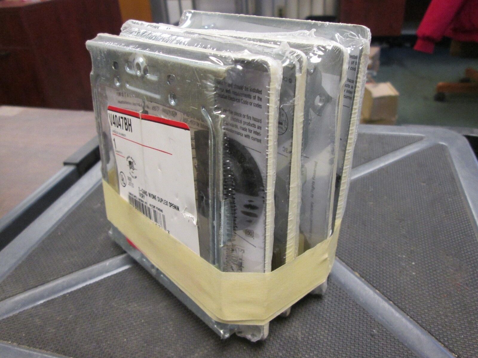 Wiremold 2-Gang 1-Duplex Open Cover V4047BH *Lot of 4* New Surplus