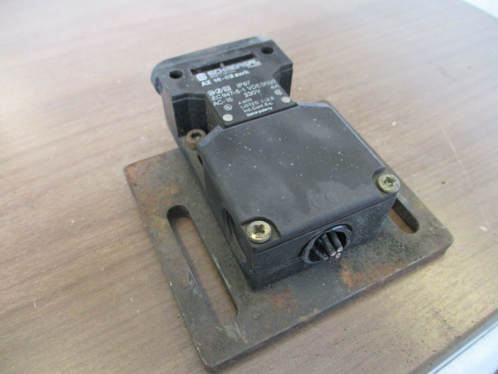Schmersal Safety Interlock Switch AZ 16-02zvrk 4A 230V Used