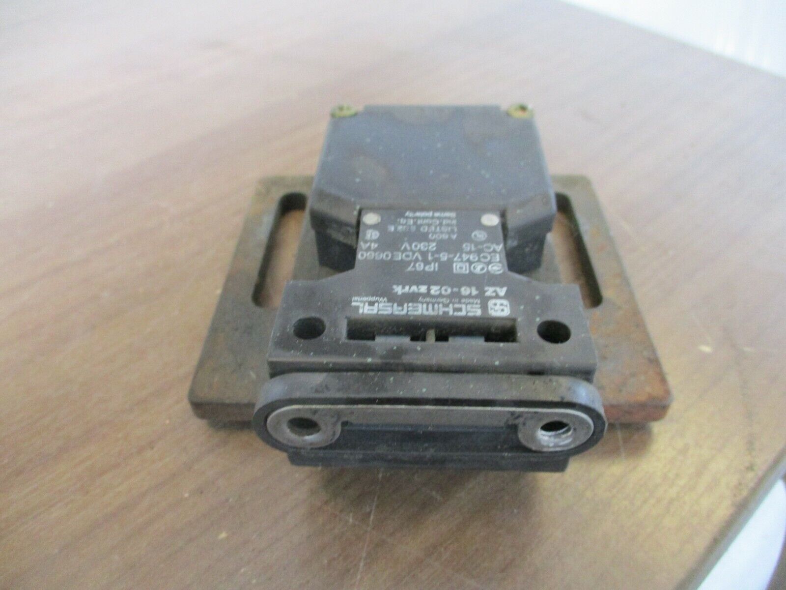Schmersal Safety Interlock Switch AZ 16-02zvrk 4A 230V Used