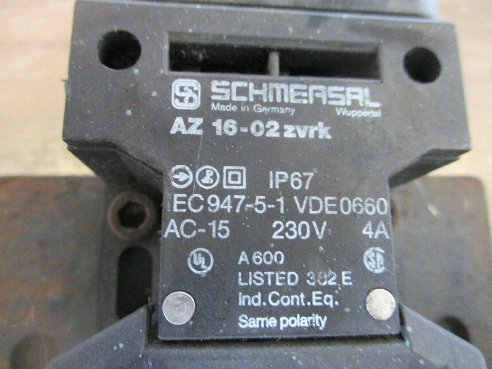 Schmersal Safety Interlock Switch AZ 16-02zvrk 4A 230V Used