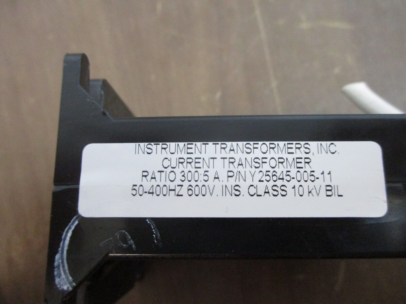 Instrument Transformers Current Transformer Y25645-005-11 Ratio 300:5A 600V Used