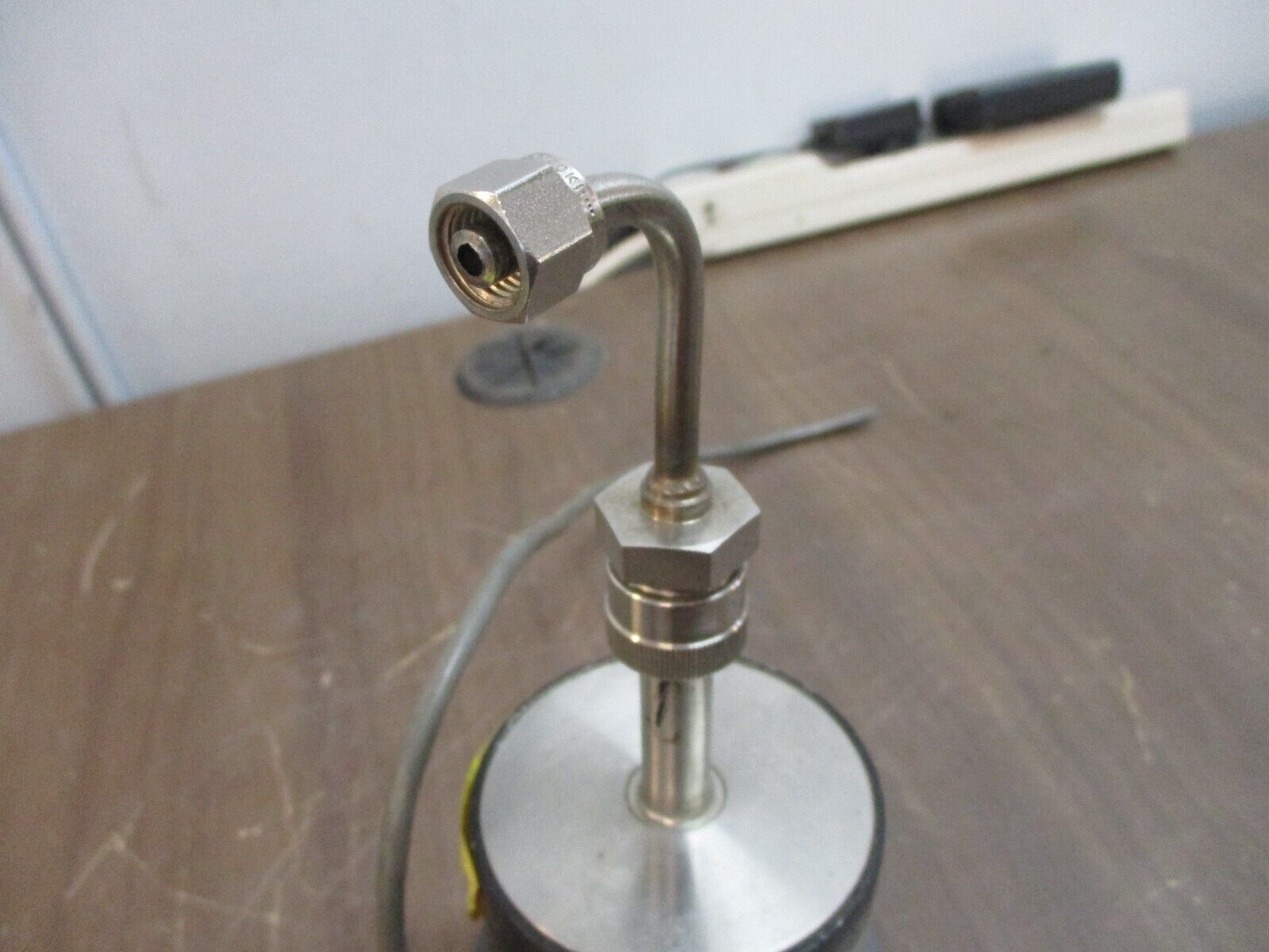MKS Baratron Pressure Transducer 224HA-01000A3-SP058 Input: 15VDC Used