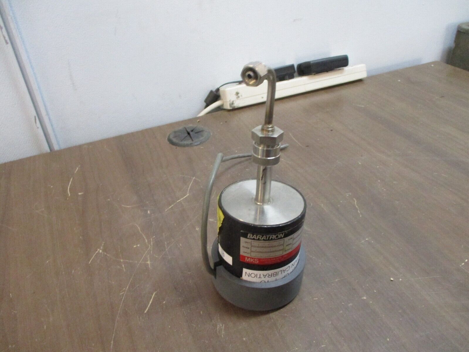 MKS Baratron Pressure Transducer 224HA-01000A3-SP058 Input: 15VDC Used