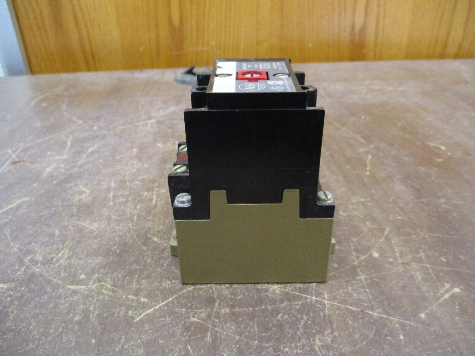 Allen-Bradley AC Relay 700-P200A1 115-120V Coil 10A 600V *Lot of 2* Used