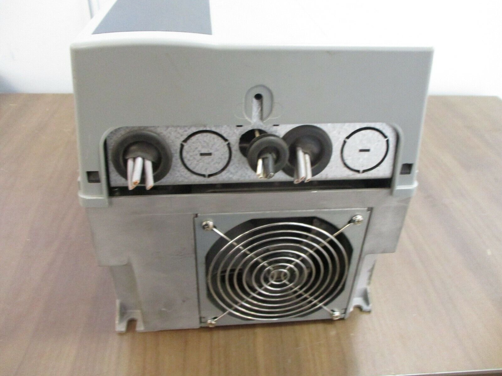 Danfoss VLT AC Drive 131B4245 20HP 3Ph w/ Keypad Used