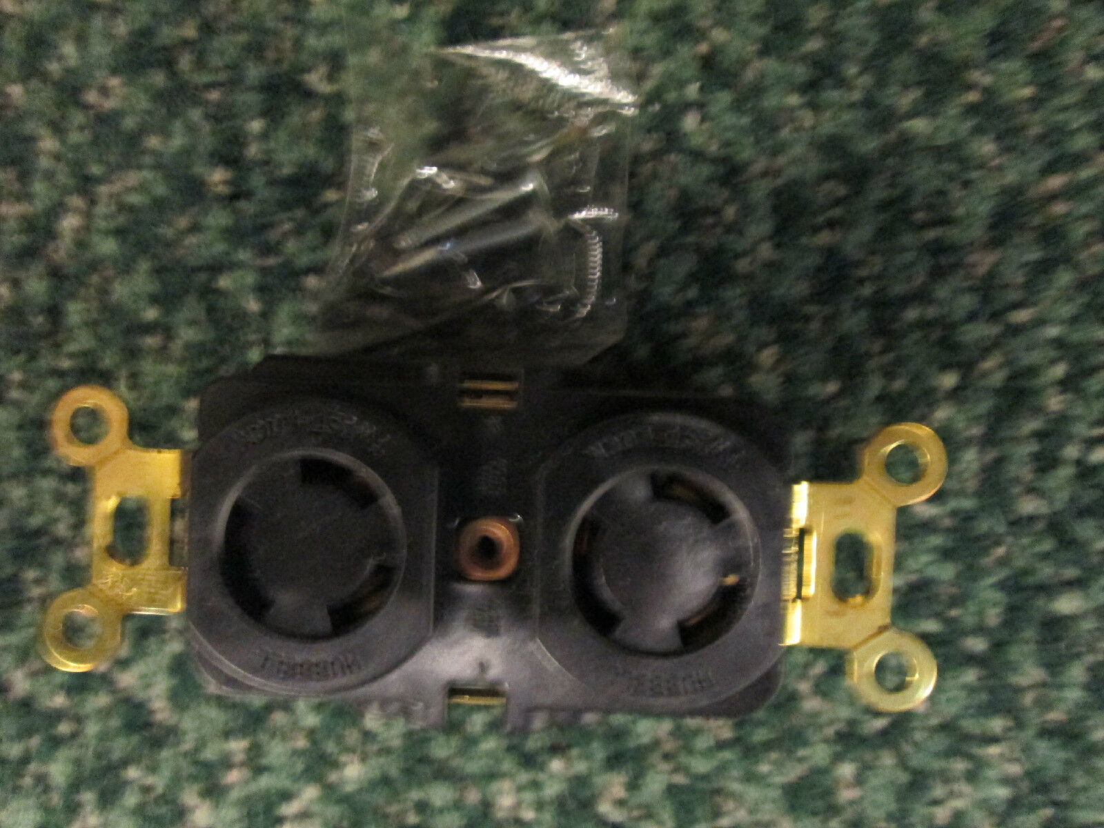 Hubbell Receptacle, 3W 15A 125V New Surplus