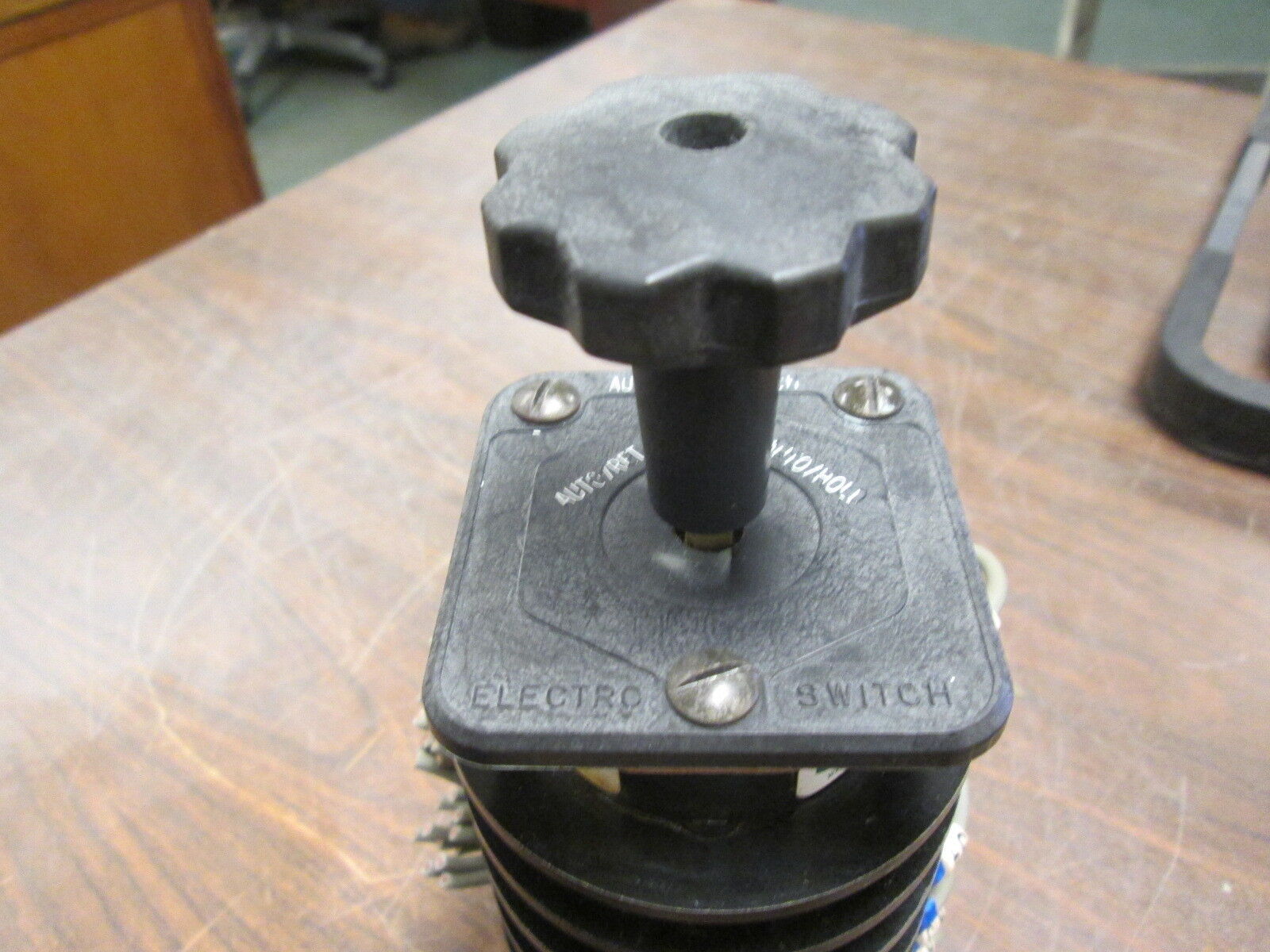 Electro Switch Series 24 Rotary Switch 24310YA 20A 600V Used