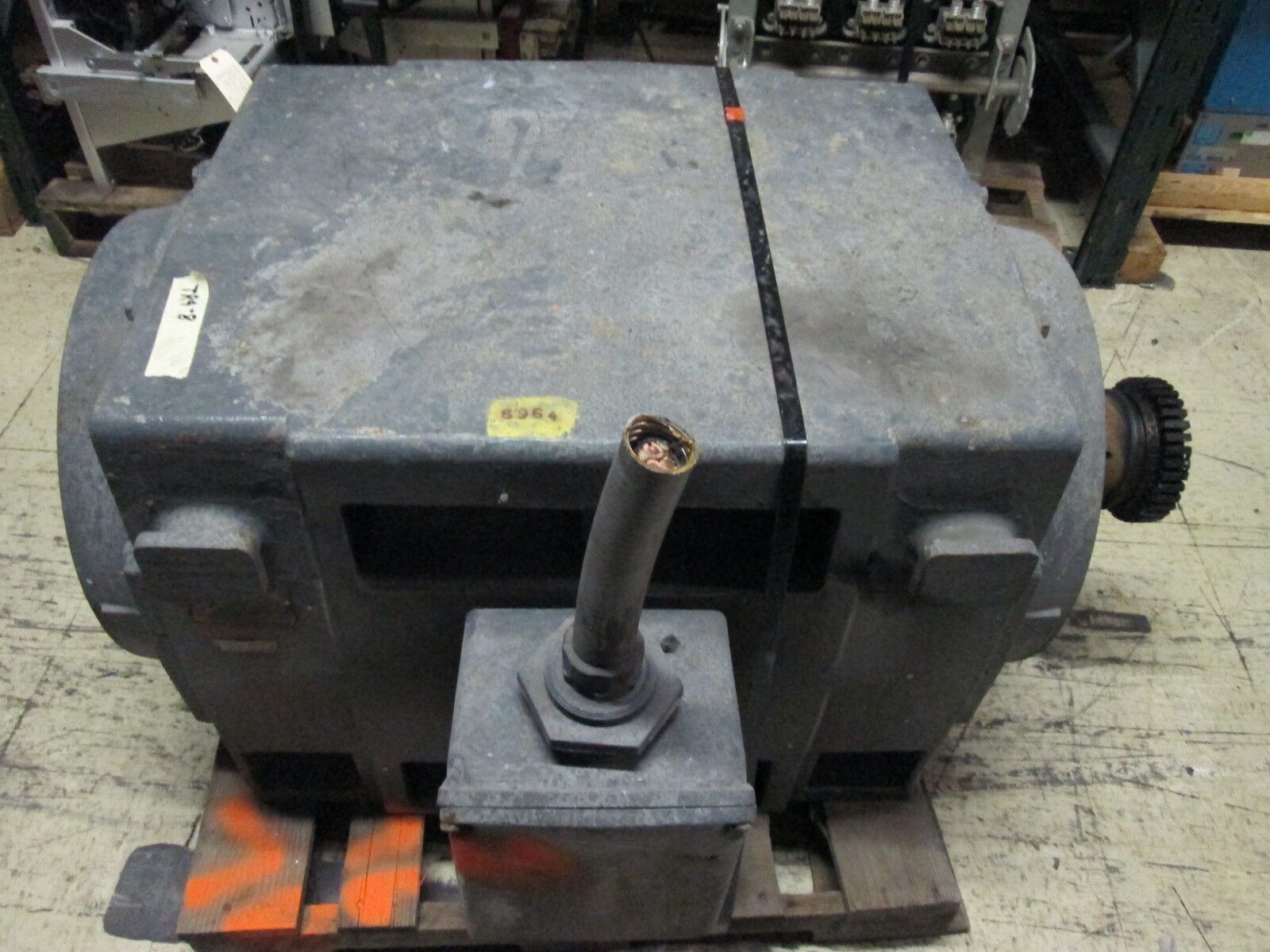 GE Motor 5K3509AN254 350HP 1800RPM 509LS Frame Enclosure: nema B DP 2300V 77.2A