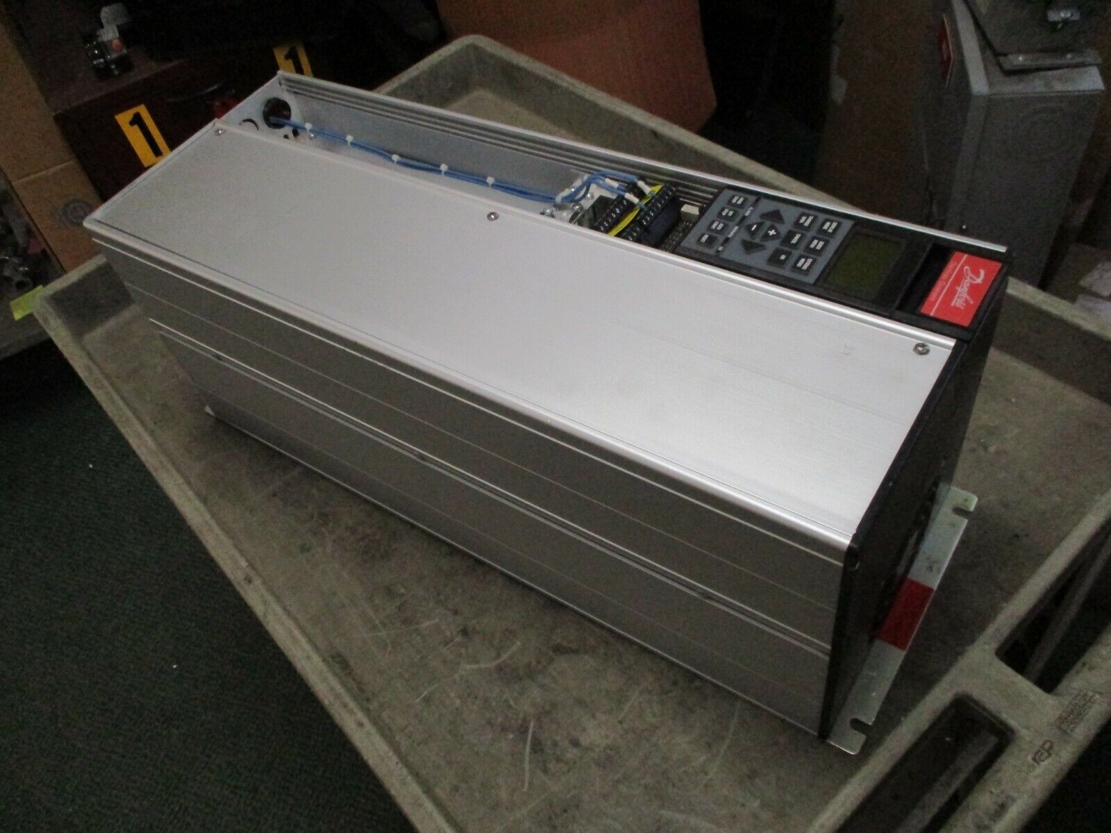 Danfoss VLT 6032 AC Drive 175Z7368 30HP *Missing Terminal Cover* Used