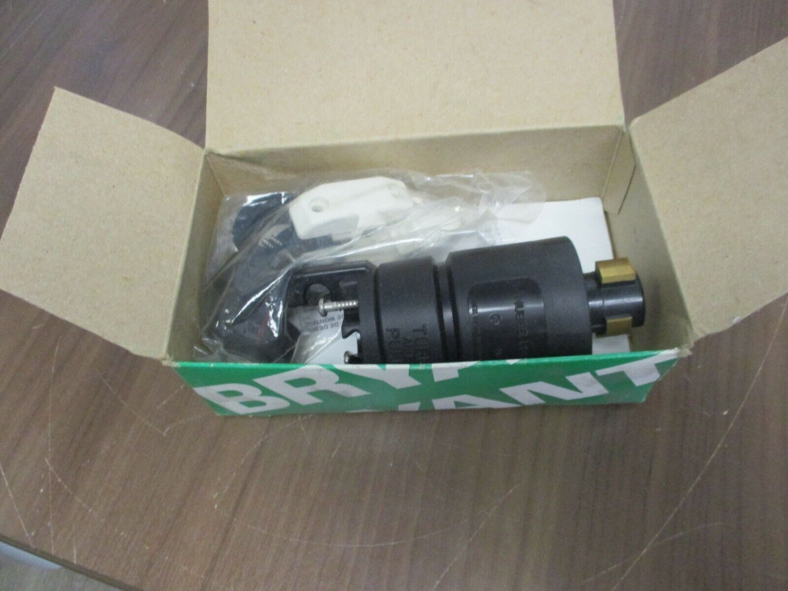 Hubbell Bryant Locking Plug 21415 30A 600V 3P 4W New Surplus