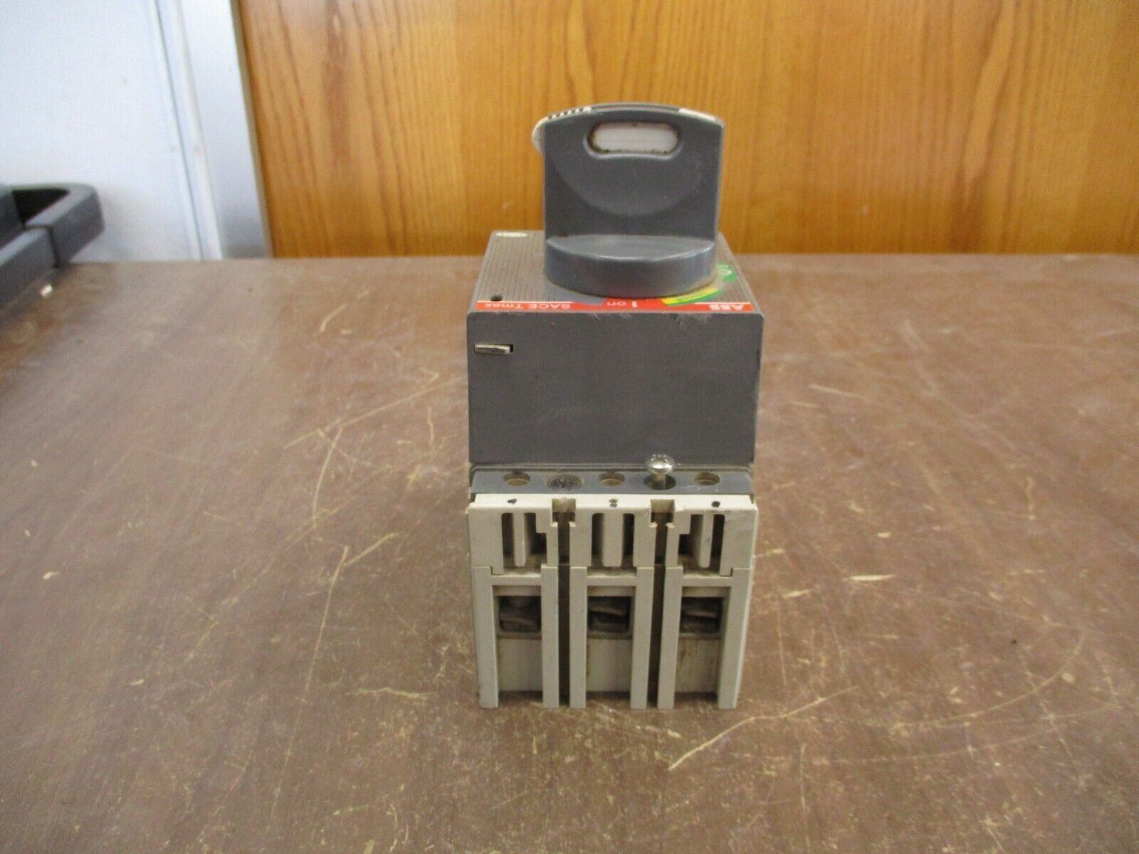 ABB Tmax Breaker Disconnect T1N 90 90A 600V 3P *Chipped* *Cracked* Used