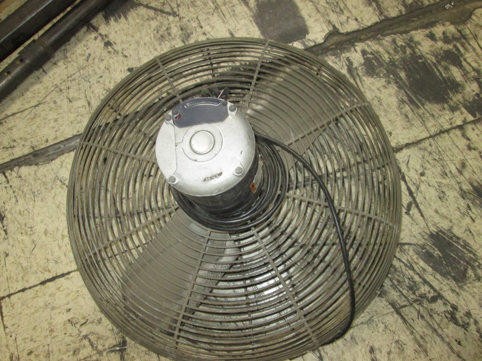 Dayton Exhaust Fan 24" fan Motor: 6K411A 1/2HP 1Ph 6.9/3.5A 115/230V Used