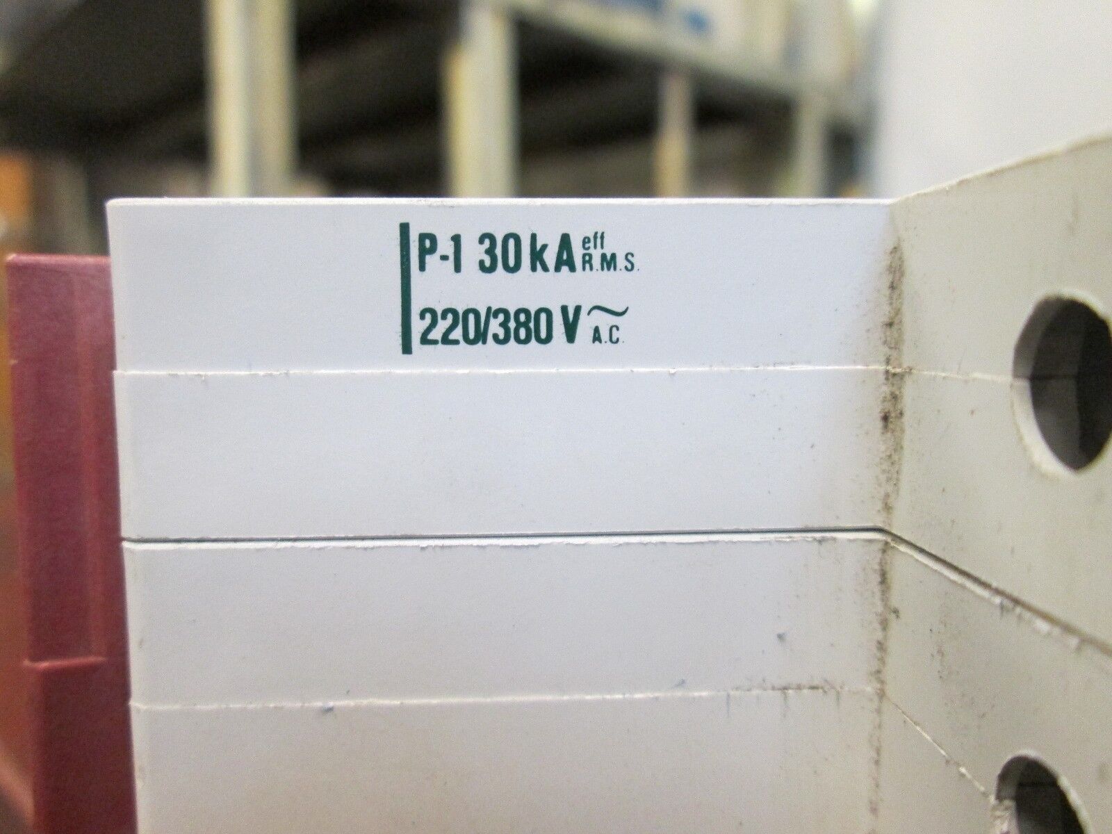 Merlin Gerin Circuit Breaker AZ NR15-L10A 220/380VAC 4P Used