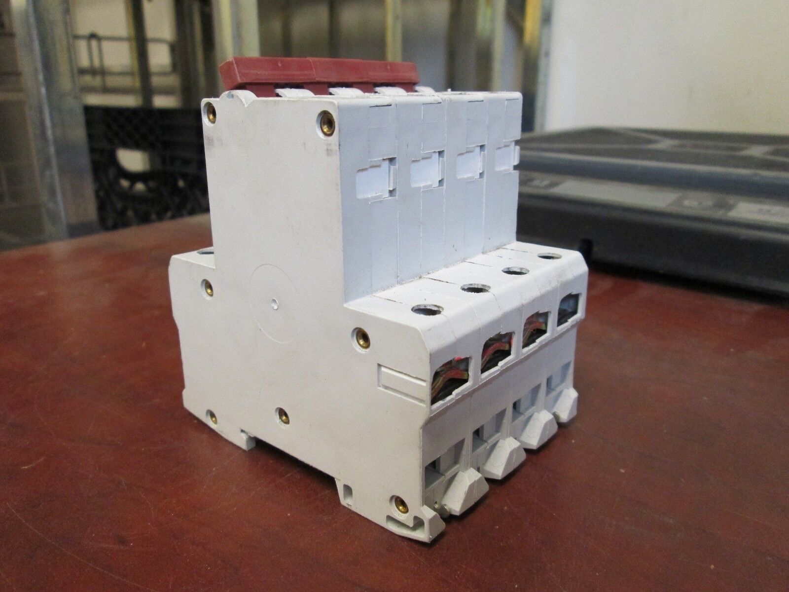 Merlin Gerin Circuit Breaker AZ NR15-L10A 220/380VAC 4P Used