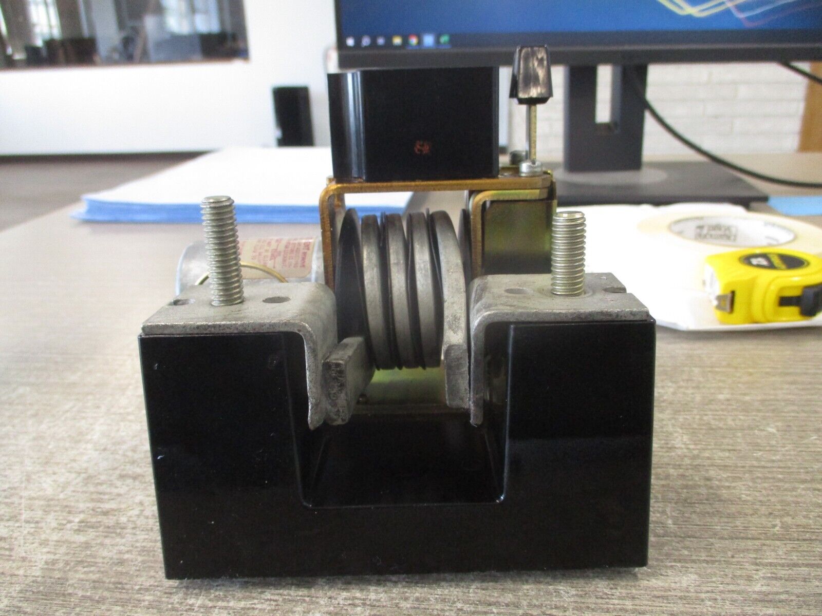 GE Magnetic Relay CR124Y 0Y24 320A 600V Used