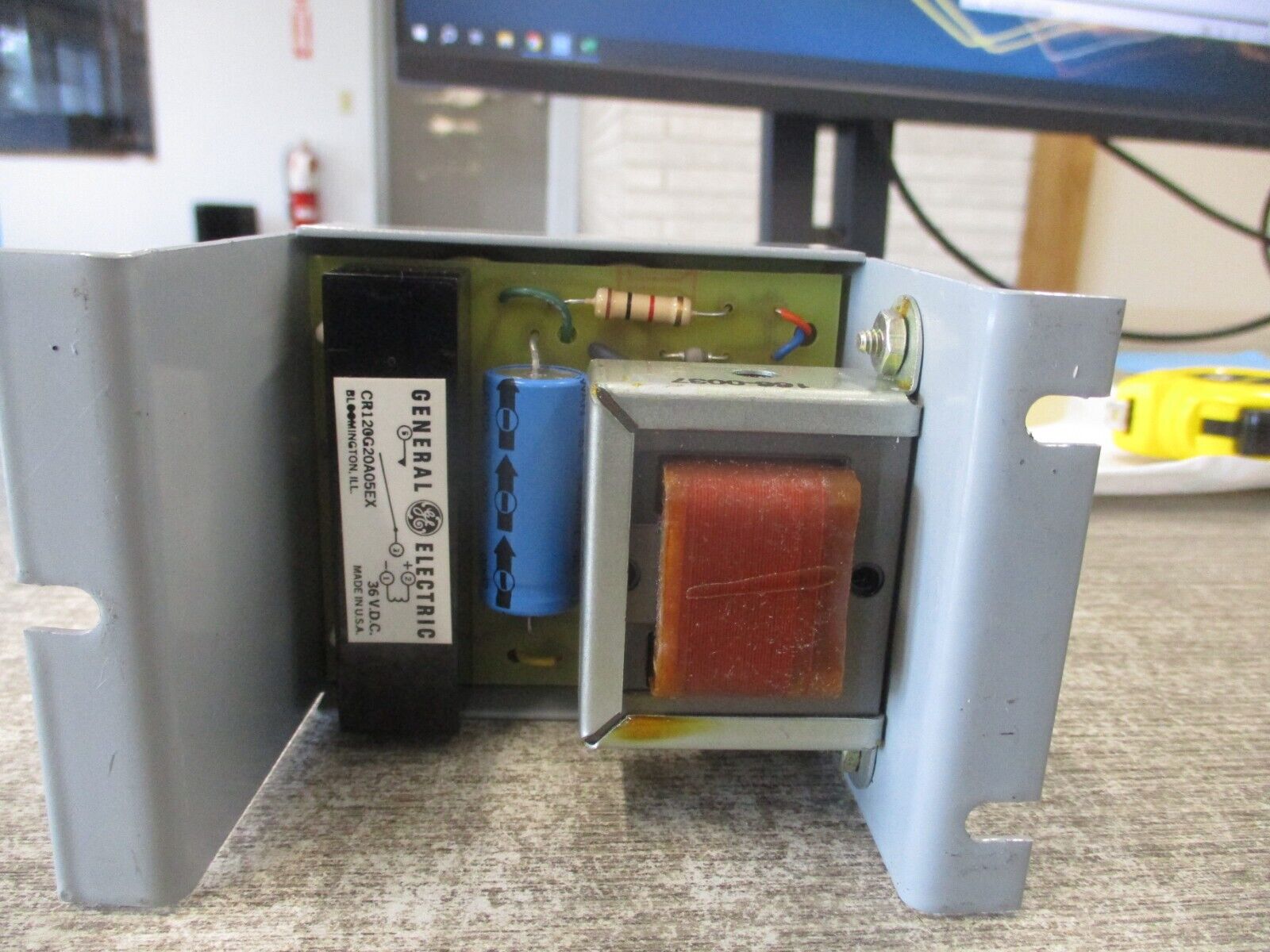 GE Undervoltage Relay CR120YC20BA04B Ser. A 460V 1Ph 60Hz Used