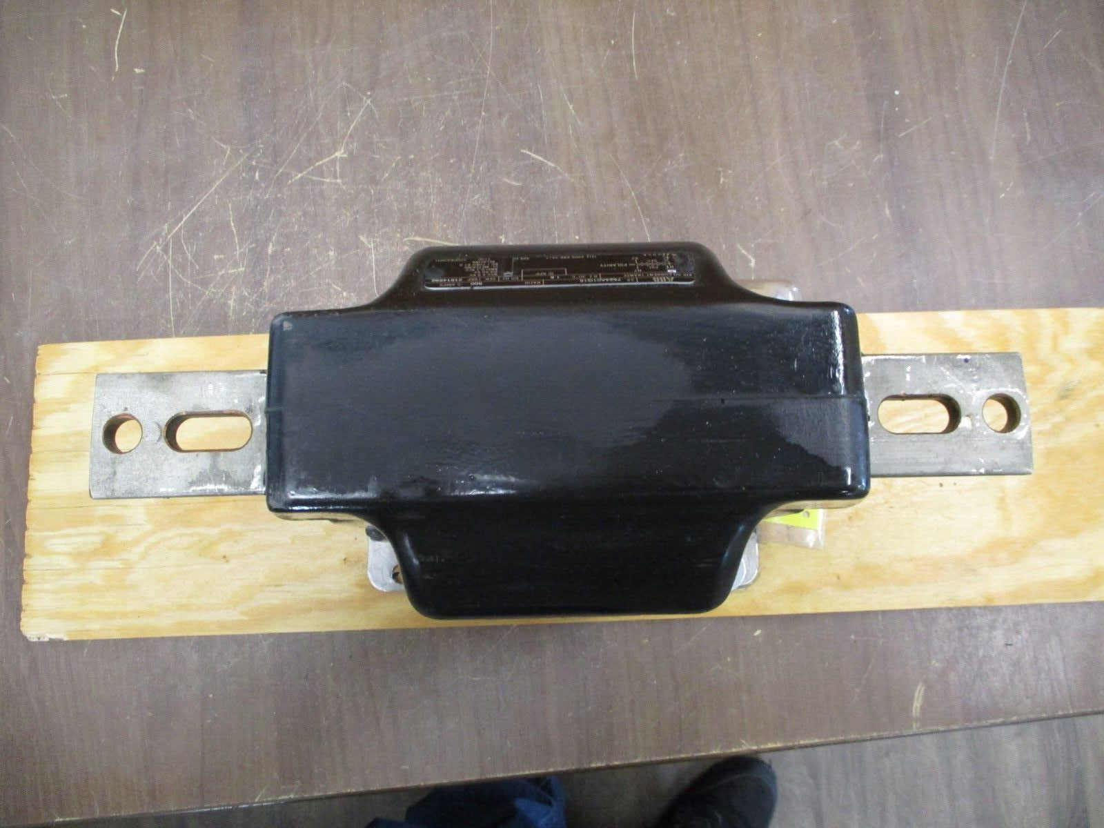 ABB KIR-60 Current Transformer 7524A01G15 Ratio 600:5A 4.8kV 60kV BIL 60Hz