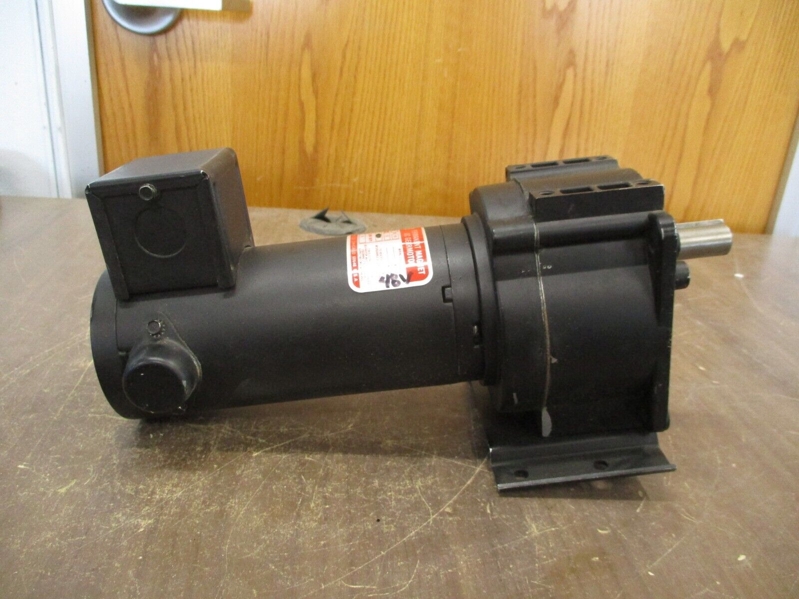 Dayton DC Gearmotor 4Z130 1/8HP 48V F/L RPM: 22 Ratio 82:1 Used