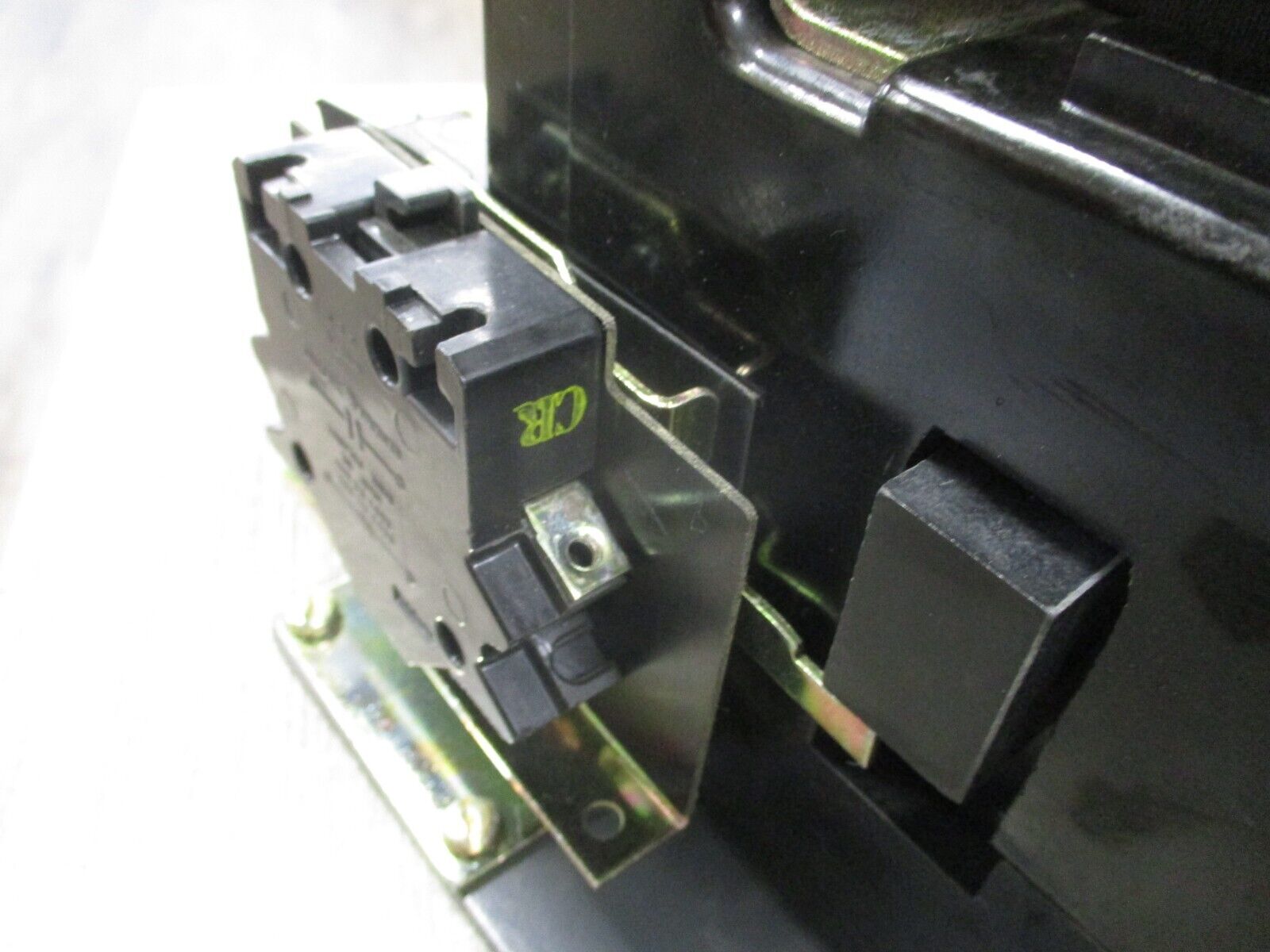 GE Contactor CR161A19600 460V Coil 3P *Missing Terminal Screws* Used