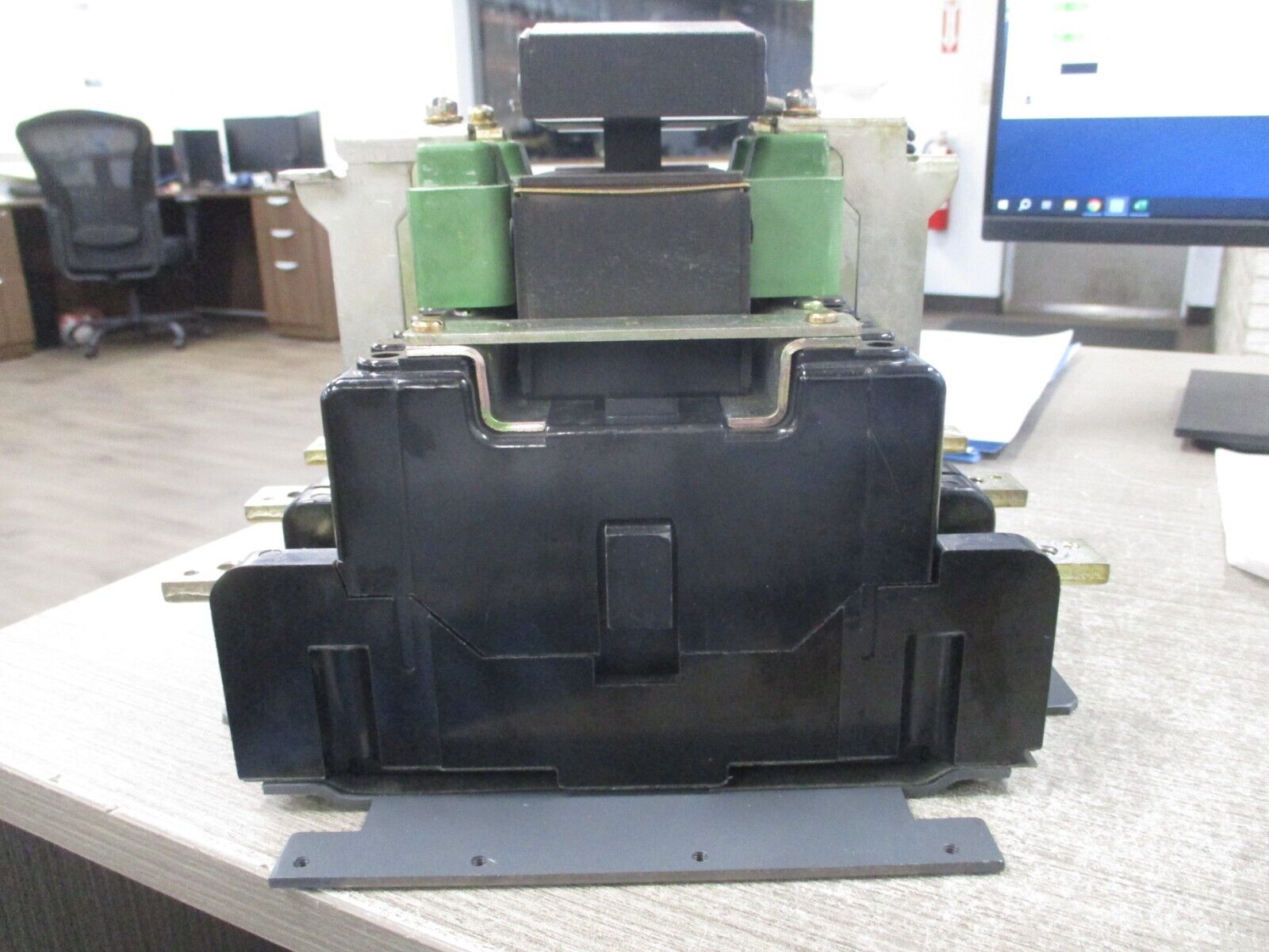 GE Contactor CR161A19600 460V Coil 3P *Missing Terminal Screws* Used