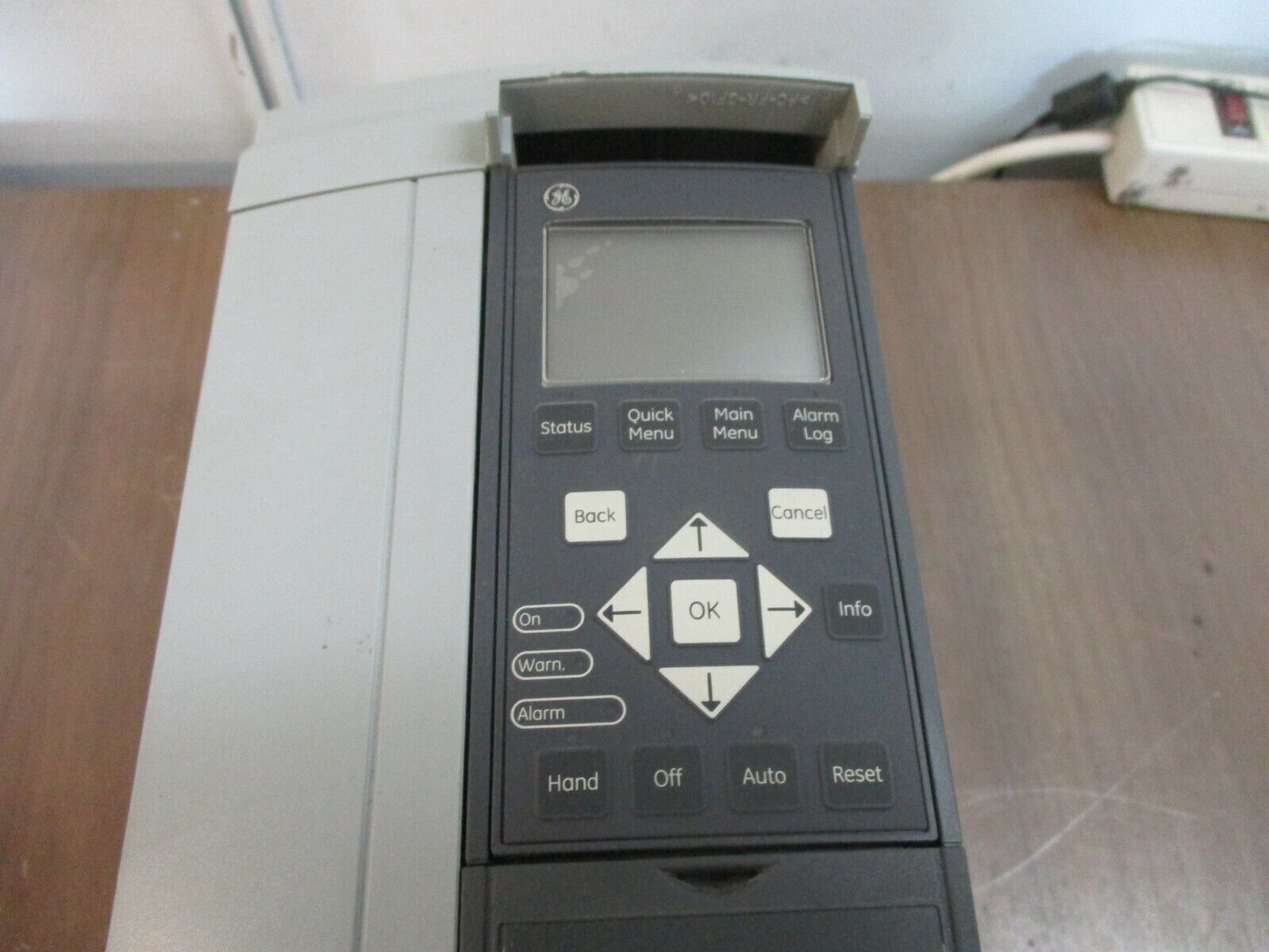 GE AF-600 FP AC Drive 131H9274 Model: 6KFP43007X9XXXA1 7.5HP 3Ph w/ Keypad Used