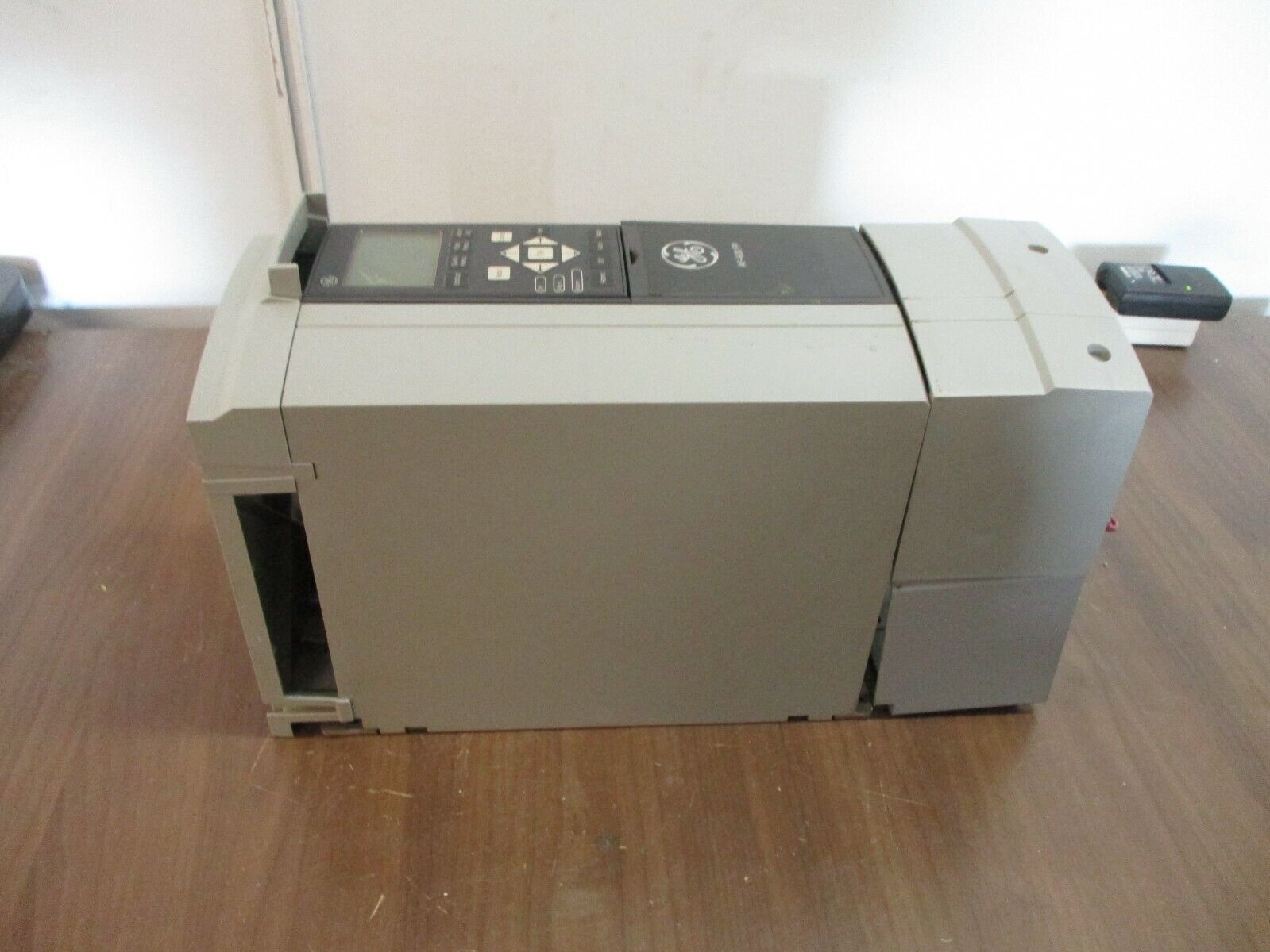 GE AF-600 FP AC Drive 131H9274 Model: 6KFP43007X9XXXA1 7.5HP 3Ph w/ Keypad Used