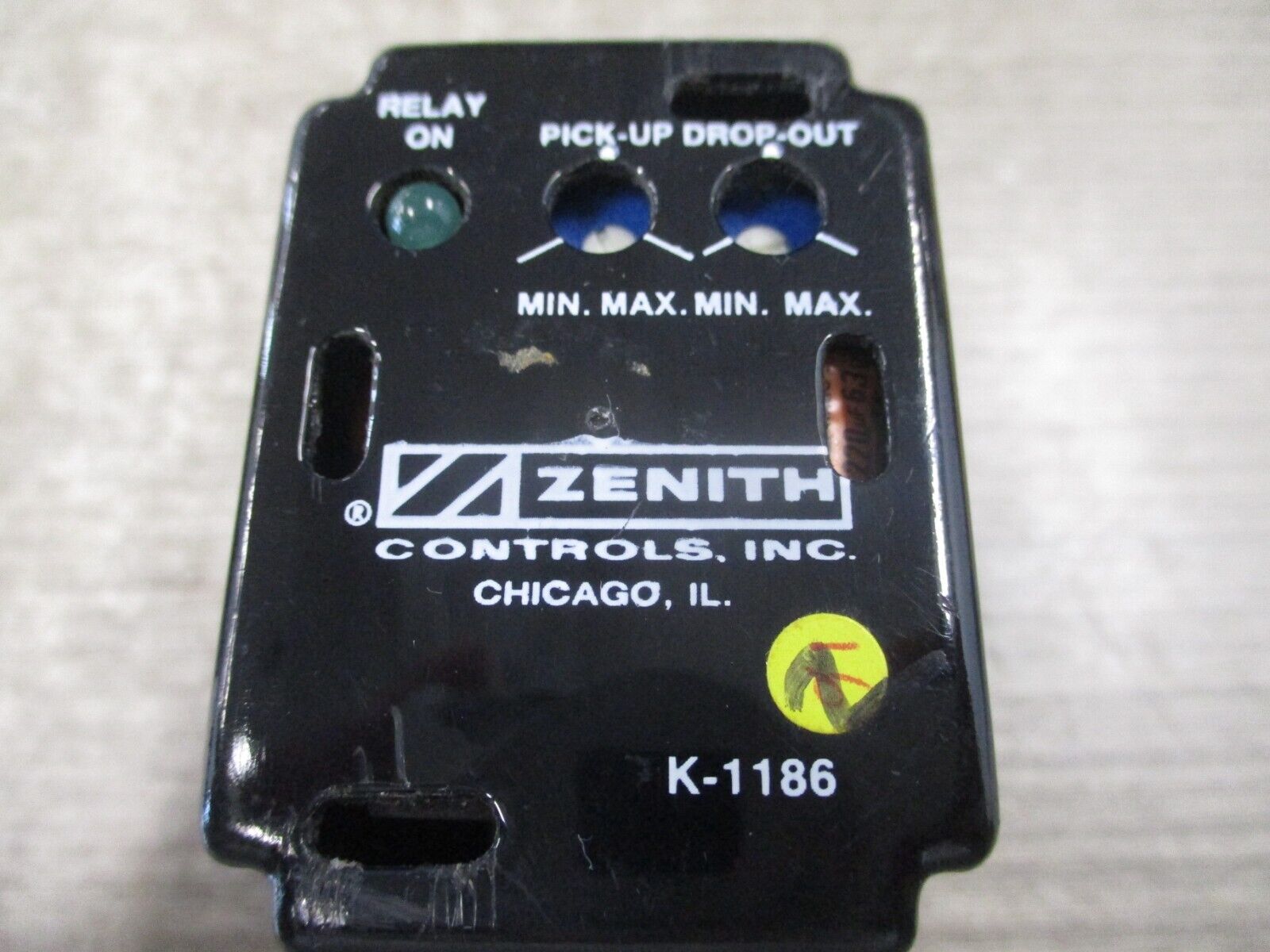 Zenith Solid State Voltage Sensor ARSM-2 208/240VAC *No Base* Used